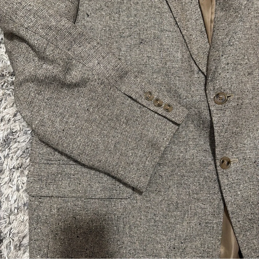 Elegant Men's Brown Blazer - Picture 2 of 8